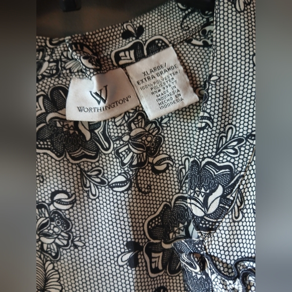 WORTHINGTON WOMENS SIZE XL LONG SLEEVE BLACK AND GRAY BUTTON DOWN TOP - Picture 2 of 3